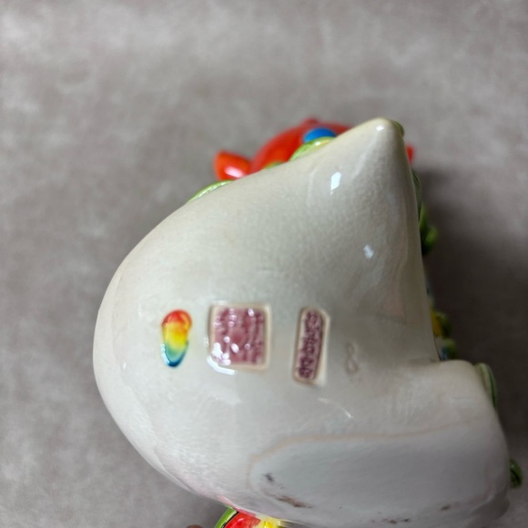 Vintage Porcelain Chinese Lion Dance Statue - Signed -In original Box - Picture 9 of 12